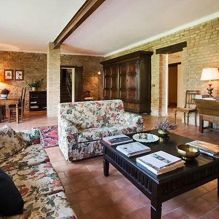 Tabiano Castello Sleeps 14 With Pool And Wifi