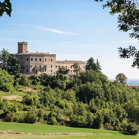 Tabiano Castello Sleeps 14 With Pool And Wifi