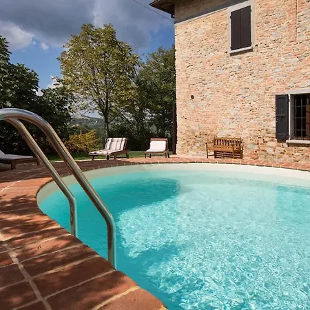 Tabiano Castello Sleeps 14 With Pool And Wifi *