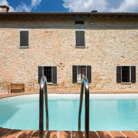 Tabiano Castello Sleeps 14 With Pool And Wifi