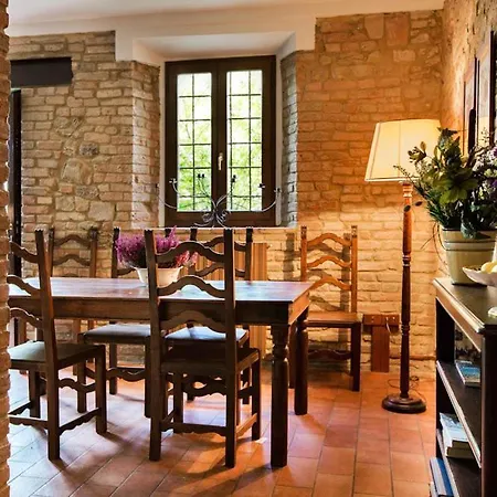 Tabiano Castello Sleeps 14 With Pool And Wifi
